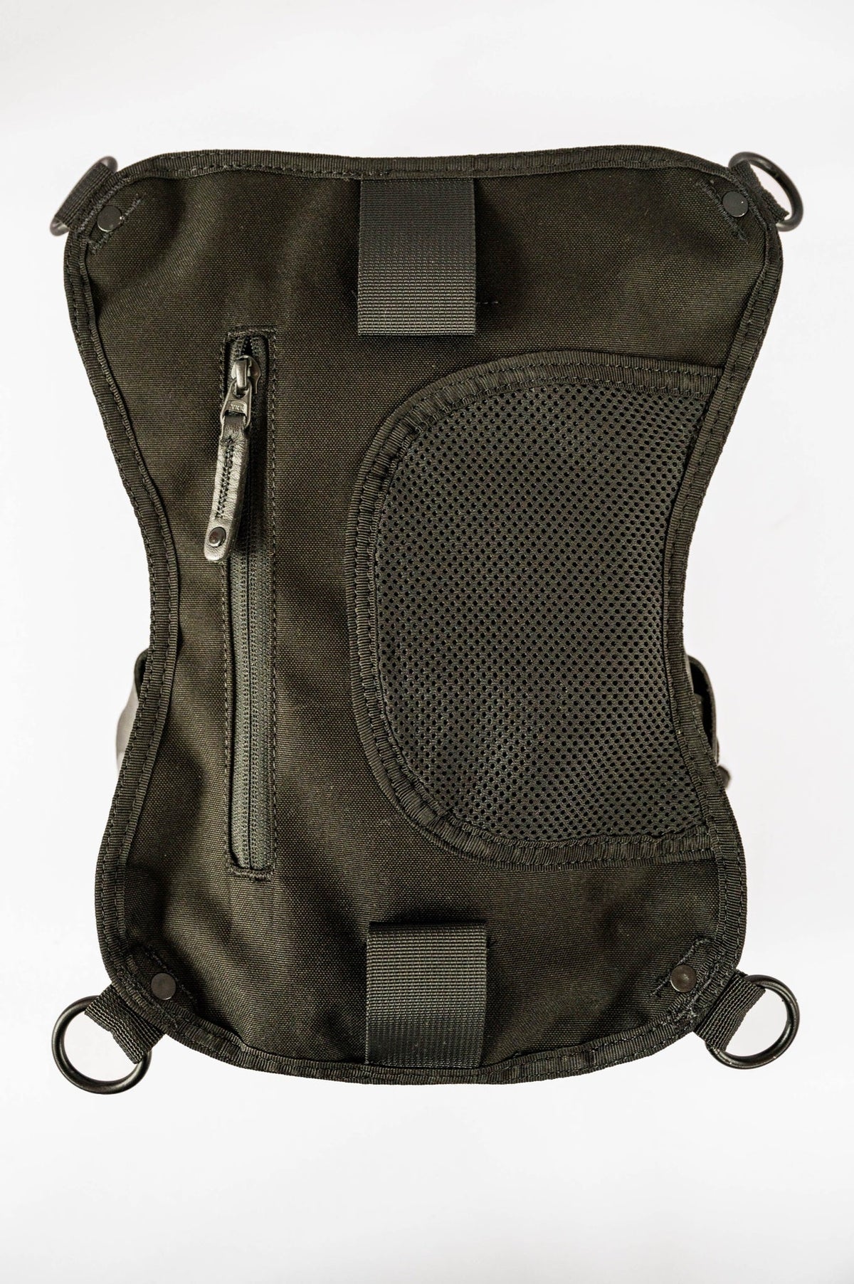 Diamondback in Black/Black, back panel