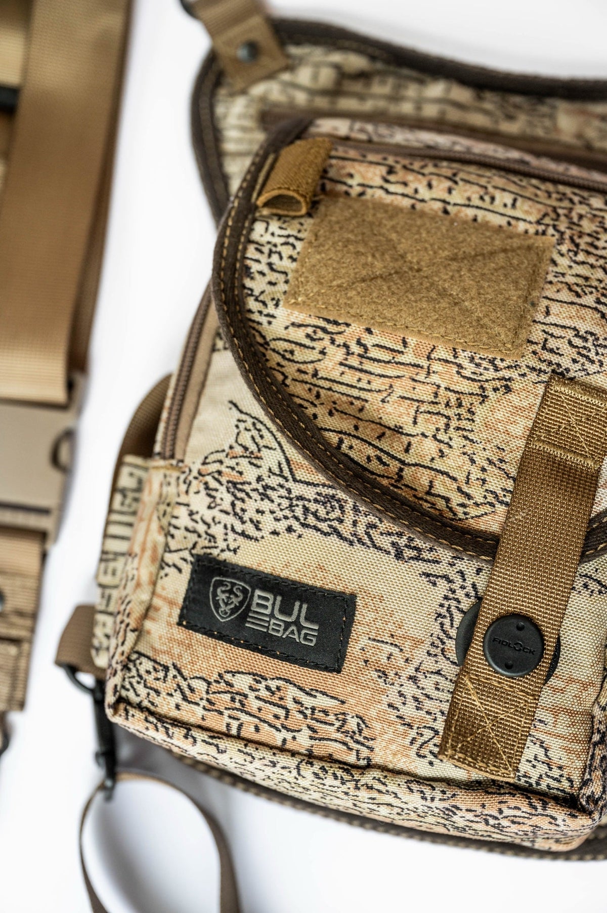 Sportsman in Spector Sand Camo, flap detail