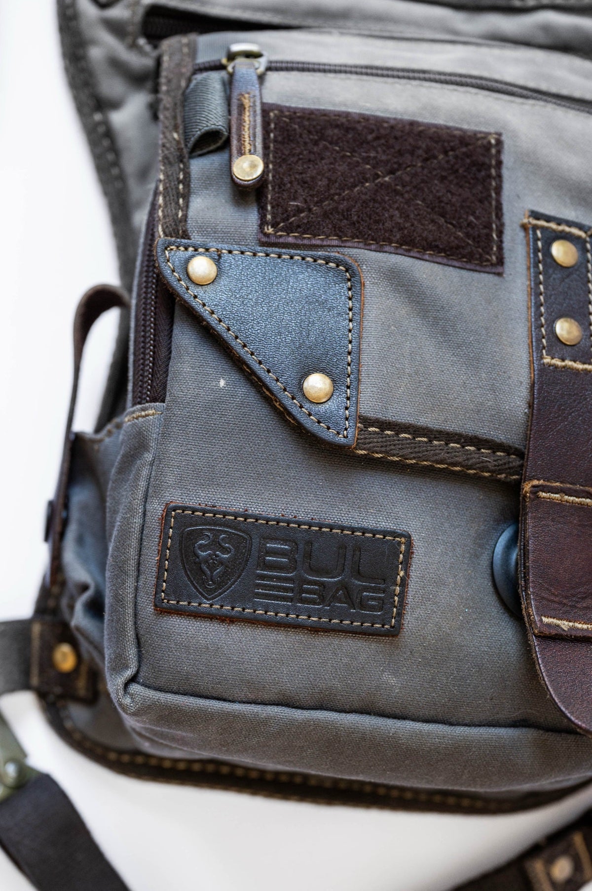 Brookshire in Slate Grey/Havana, zipper pulls