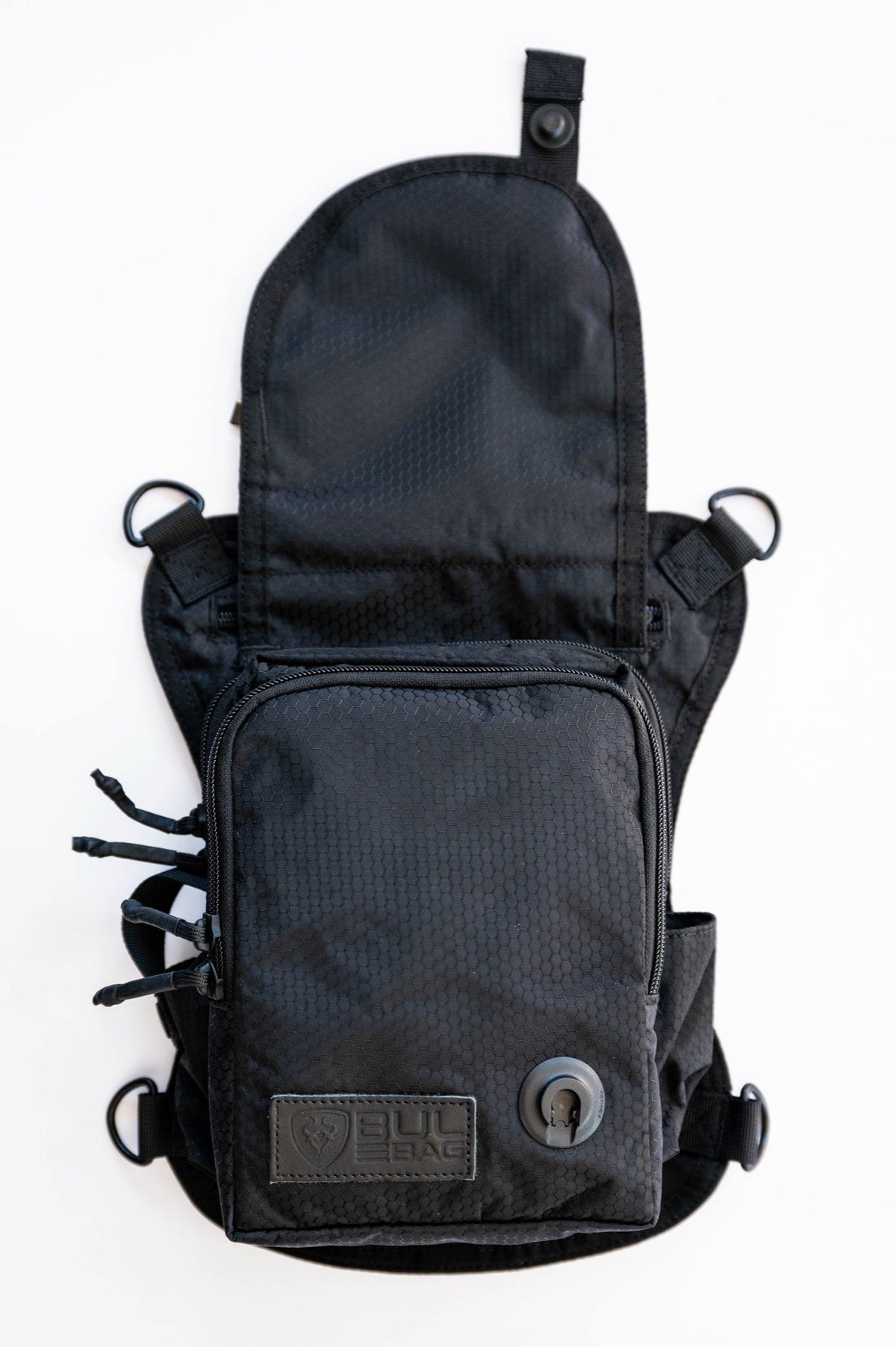 Saddleback in Black/Black, back panel