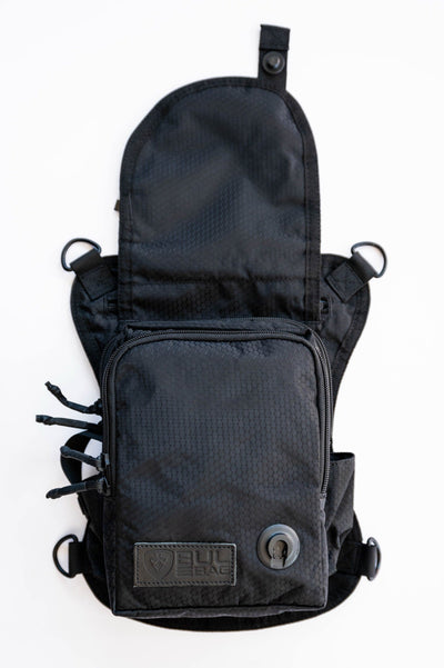 Saddleback in Black/Black, back panel
