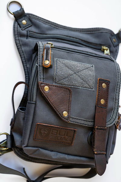 Saddleback in Grey/Havannah, close-up